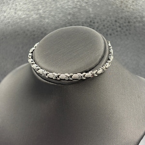 10 Karat White Gold ladies XO Love Link Bracelet
