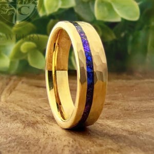 Alexandrite Gold Hammered Wedding Band Nebula Inlay Tungsten Ring Men Women Anniversary Engagement Purple Galaxy Jewelry