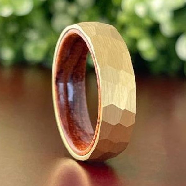 Gehamerd goud wolfraam ring mannen vrouwen trouwring hout binnen koepelvormig ontwerp zijn haar 6MM maat 5 tot 14 palissander verjaardag cadeau belofte ring