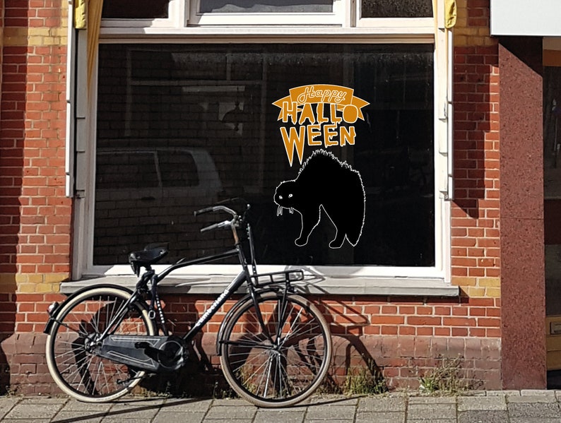 raam met Halloween patroon. Tekst: Eindeloos versieren: Halloween