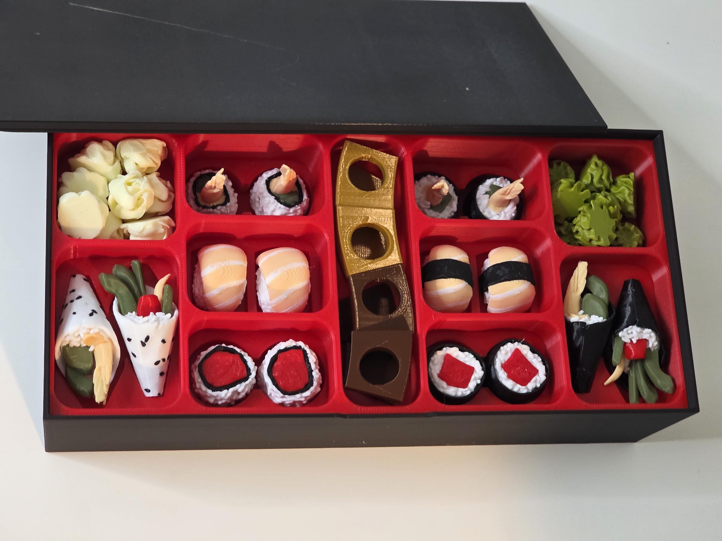Jeu d'échecs à sushi dans une boîte à bento – Imprimé en 3D à partir de PLA – Sans aimant – détaillé – Idée cadeau pour les amateurs de sushi et d'échecs Jeu d'échecs à sushi dans une boîte à bento – Imprimé en 3D à partir de PLA – Sans aimant – détaillé – Idée cadeau pour les amateurs de sushi et d'échecs