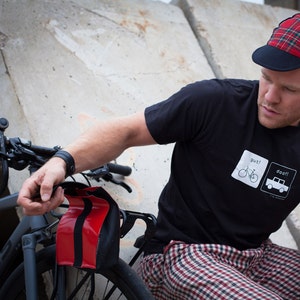 Bicycle bag made from a bicycle tube and tarpaulin