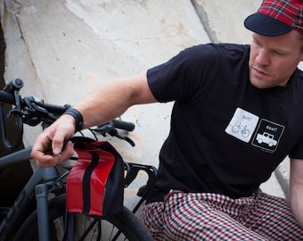 Bicycle bag made from a bicycle tube and tarpaulin