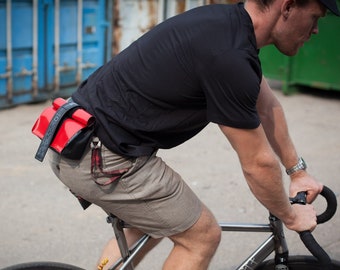 Gürteltasche aus Plane und Fahrradschlauch