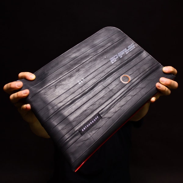 Laptop sleeve made from bicycle tubes