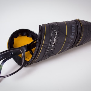 Estuche para gafas hecho con cámara de bicicleta