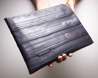 Laptop sleeve made from bicycle tubes