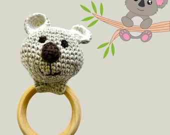 Sonaglio per neonati all'uncinetto / Giocattolo per neonati a forma di testa di koala con anello in legno biologico / Morbido regalo per neonati