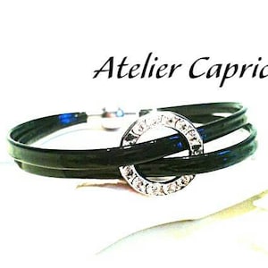 Bracciale Swarovski Elements a doppia fascia in pelle nera.
