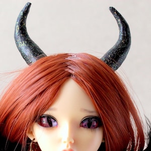 Miniature horns on magnet demon BJD doll head accessory devil queen king black glittery horns Halloween goth bull cosplay Minifee Dollfie