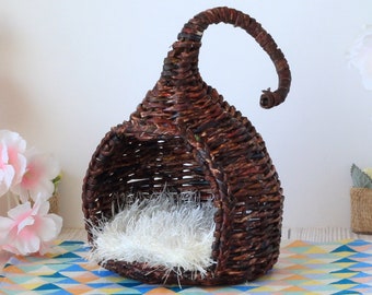 Miniature hanging chair, wicker dollhouse furniture egg swing for BJD doll. Fairy garden hammock seat 1:12 scale bed sofa roombox decor toy