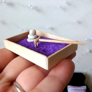 Kit de bandeja de arena japonesa para meditación en miniatura de jardín zen. Caja de arena para terapia de relajación para casa de muñecas, terrario de jardín de hadas, caja de habitación, diorama para muñeca BJD.