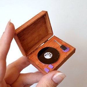 Miniature record player with vinyl record. 1:6 scale dollhouse furniture music sound turntable gramophone. 12-inch Barb Blyth doll room image 1