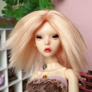 Short haircut for Popovy Sisters BJD dolls. Viscose elastic cap blonde wig 11.5 cm 4.5 inch head Noctis apricot hair stylish straight wig