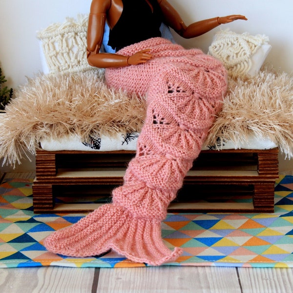 Gestrickte Meerjungfrauen Schwanz Decke für Puppen, Miniatur Puppenhaus Decke 1:6 rosa rosa bis 30 cm BJD Puppen Prinzessin Schlafsack Kleidung