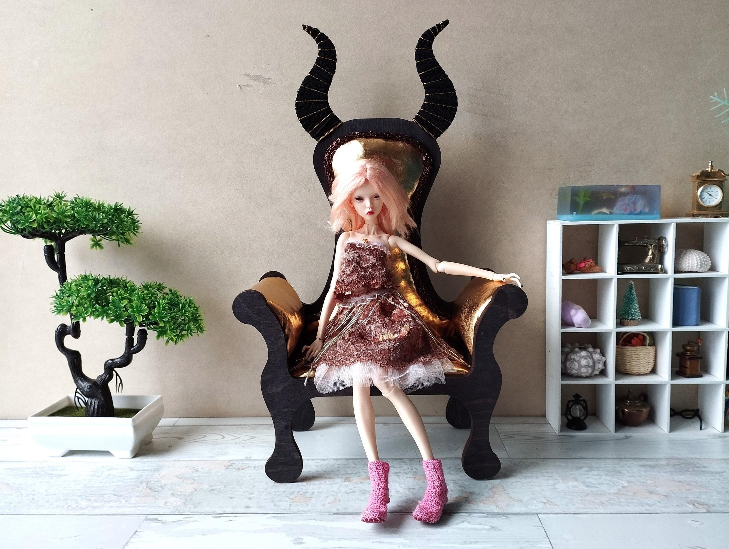 ミニチュア悪魔の椅子 1/4スケール。ドールハウス家具 黒い角 40cm BJD 