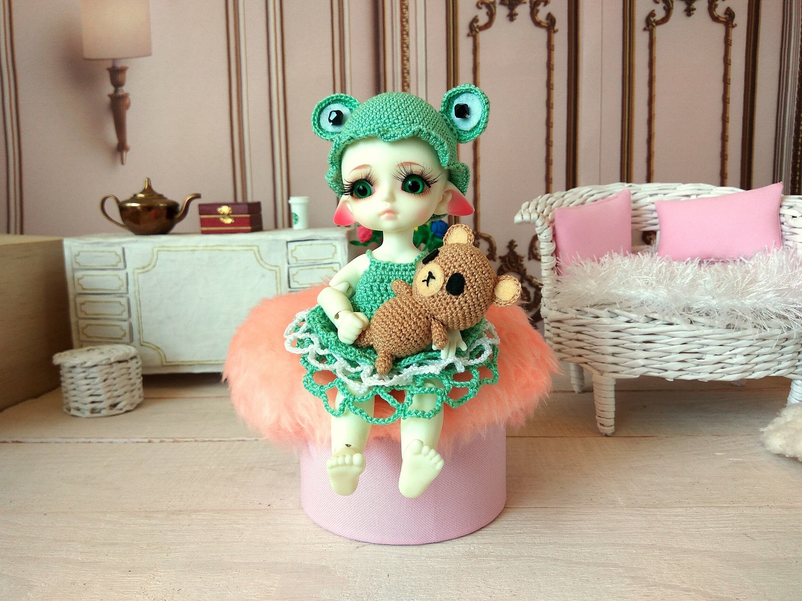 dollhouse chair and ottoman