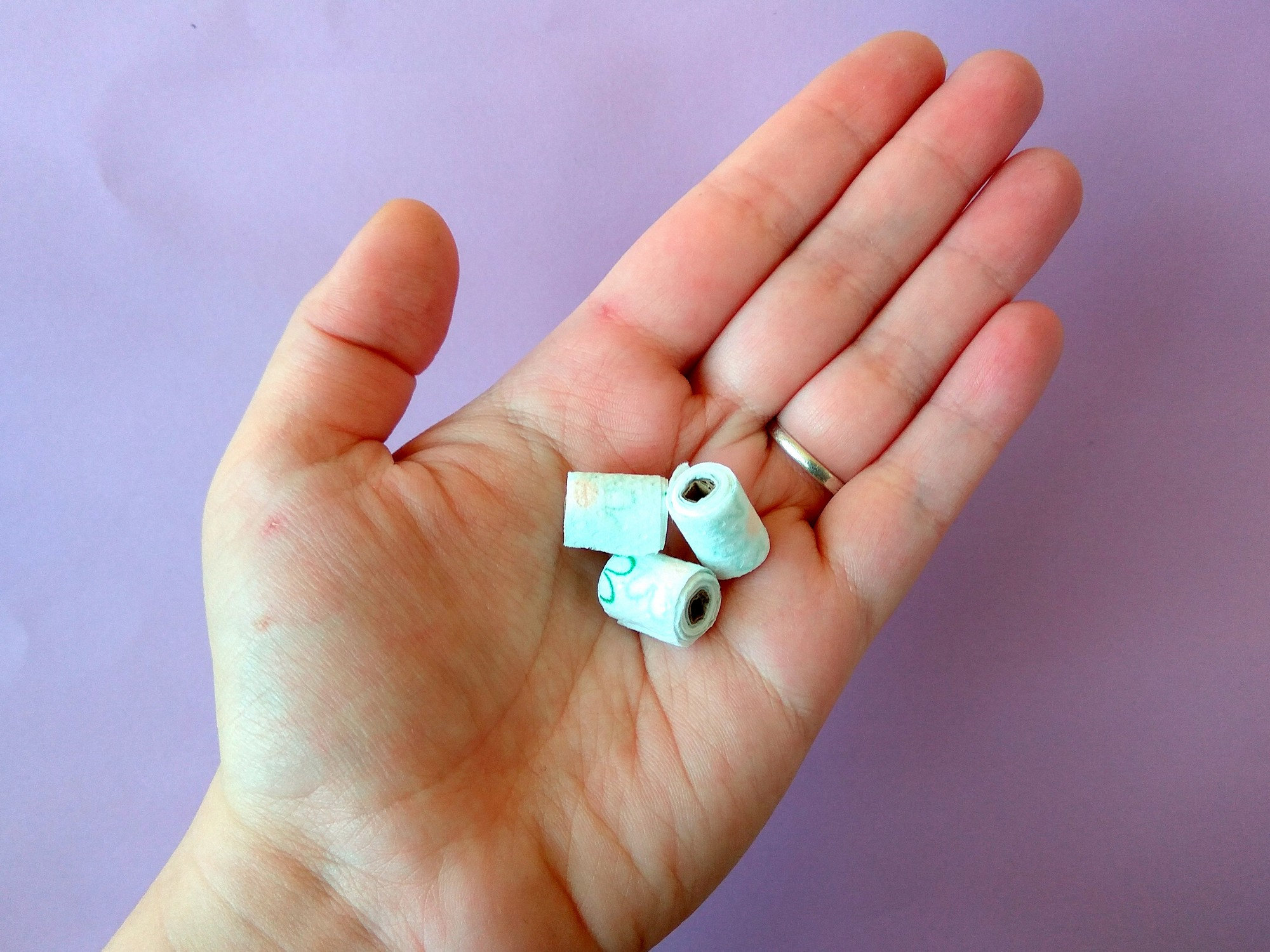 Toyvian Mini di Igienica in Miniatura con Supporto per Casa delle