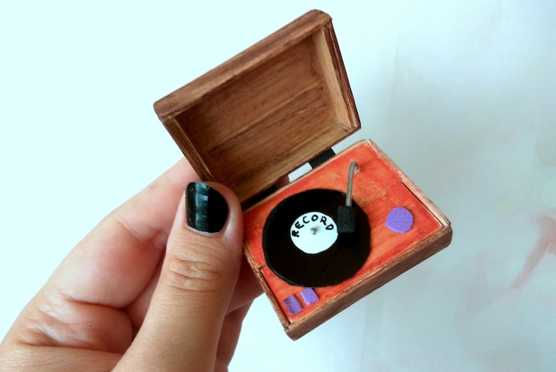 Miniature record player with vinyl record. 1:6 scale dollhouse furniture music sound turntable gramophone. 12-inch Barb Blyth doll room image 6