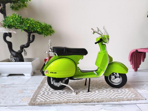 ベスパ vespa スクーター ミニチュア ドールハウスに ニューレイ