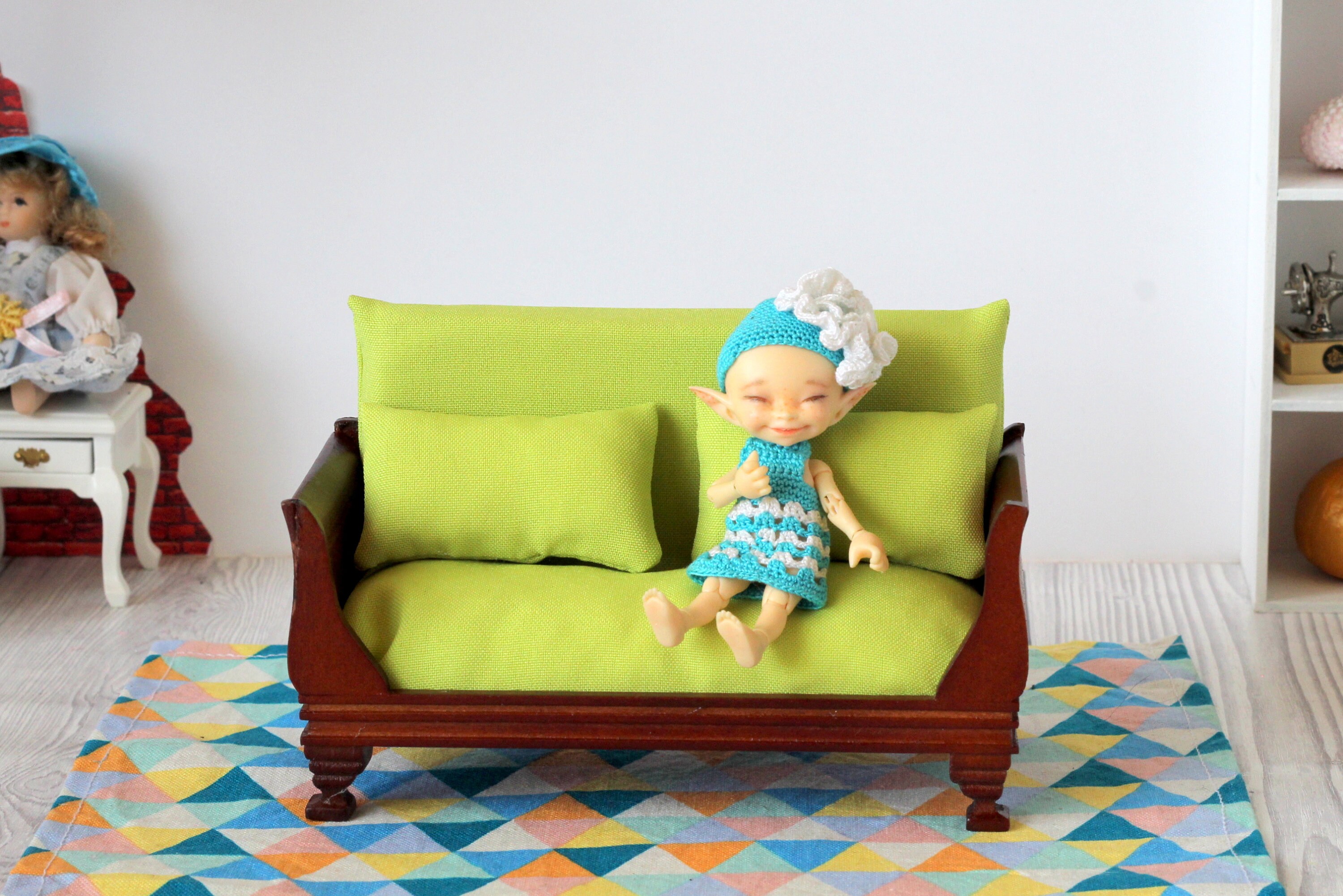 ミニチュアドールハウスソファ、ラティイエロー用1/8スケールソファ
