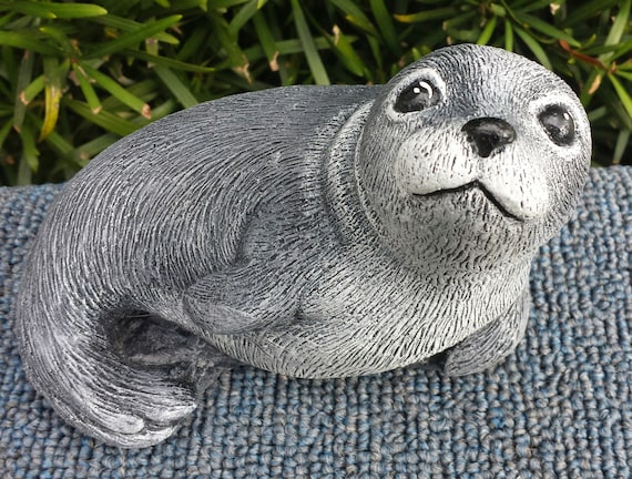 Bebe Phoque Gris Statue De Jardin En Beton Peint A La Main Etsy Bebe Phoque Gris Statue De Jardin En Beton Peint A La Main Etsy