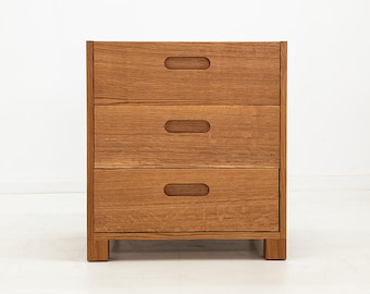 Custom Rift-Sawn White Oak Bathroom Vanity – Soft-Close Drawers, Solid Wood Construction