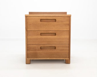 Custom White Oak Bathroom Vanity with Soft-Close Drawers – Modern Solid Wood Vanity, Soft-Close Drawers, Handcrafted in CT