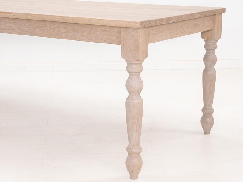 TESS Dining Table – Solid Wood Table with Turned Legs, Plank Top, Custom Sizes & Extensions afbeelding 9