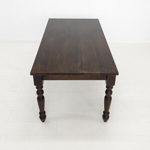TESS Dining Table – Solid Wood Table with Turned Legs, Plank Top, Custom Sizes & Extensions afbeelding 14