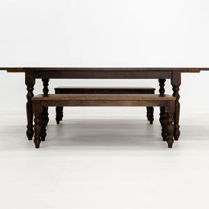 TESS Dining Table – Solid Wood Table with Turned Legs, Plank Top, Custom Sizes & Extensions afbeelding 16