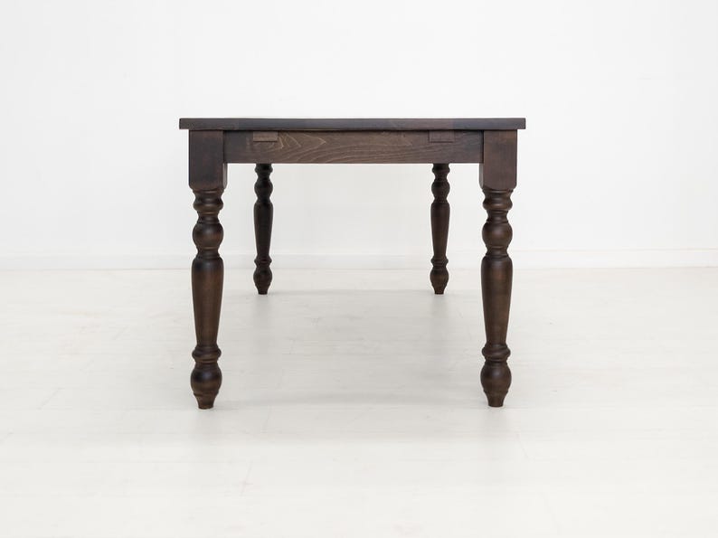 TESS Dining Table – Solid Wood Table with Turned Legs, Plank Top, Custom Sizes & Extensions afbeelding 13
