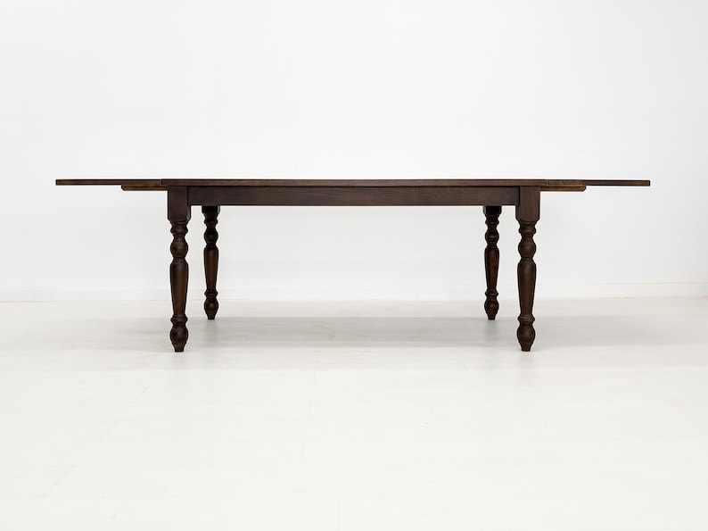 TESS Dining Table – Solid Wood Table with Turned Legs, Plank Top, Custom Sizes & Extensions afbeelding 17