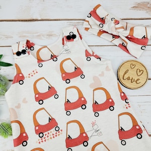 Biologische babyromper Valentines Car: handgemaakte haremstijl