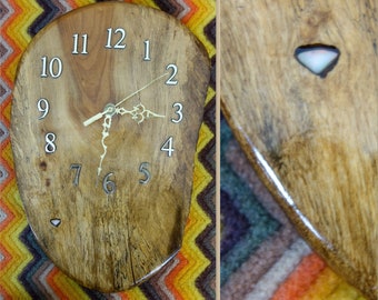 Vintage 70s wood slab clock with opal embedded, 70s burl wood rustic cabin decor resin hanging wall clock, MCM mid century, battery operated