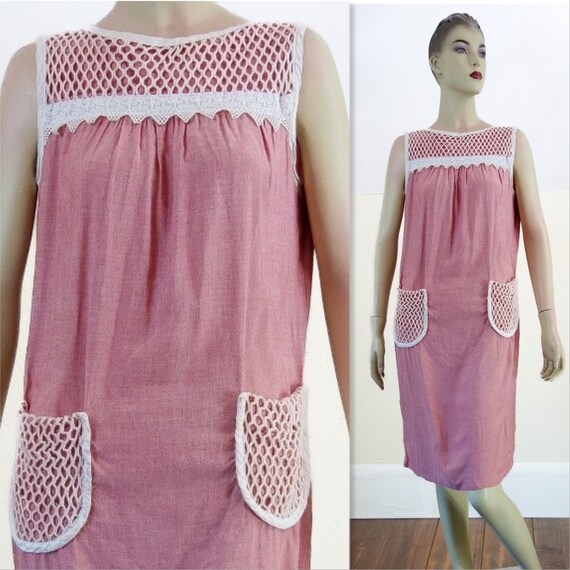60s Pink Chambray Housedress with Crochet Pockets… - image 2
