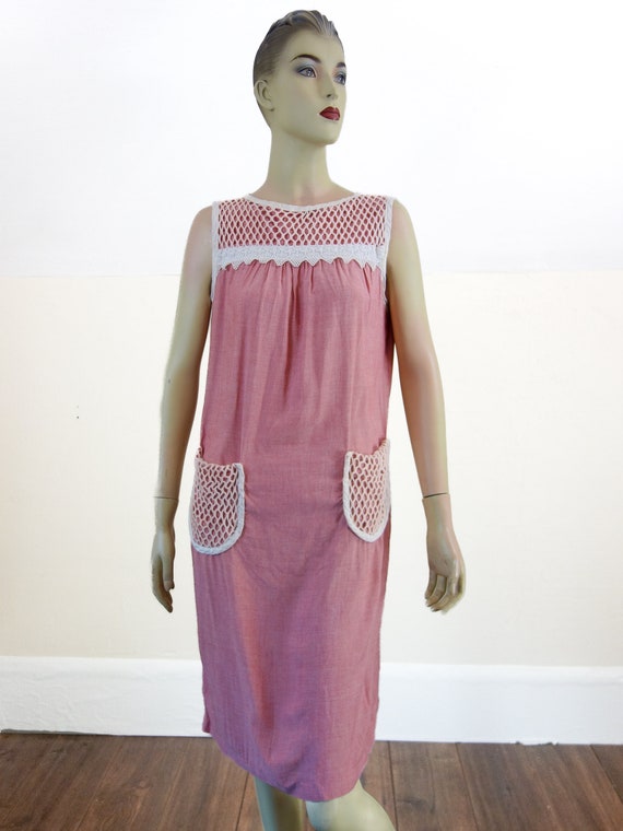 60s Pink Chambray Housedress with Crochet Pockets… - image 5