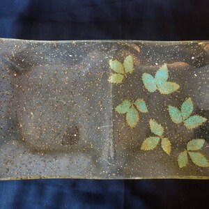 Vintage 60s lucite snack tray with gold flecks and leaves, clear rectangular MCM acrylic cocktail party platter with 3 sections compartments image 2