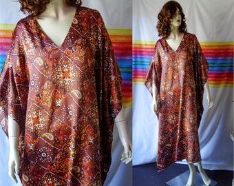 Vintage kaftan size XS-XL groovy polyester lounge or maxi house dress brown & gold paisley loose one size fits most muu muu caftan by Winlar