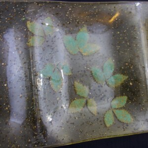 Vintage 60s lucite snack tray with gold flecks and leaves, clear rectangular MCM acrylic cocktail party platter with 3 sections compartments image 9