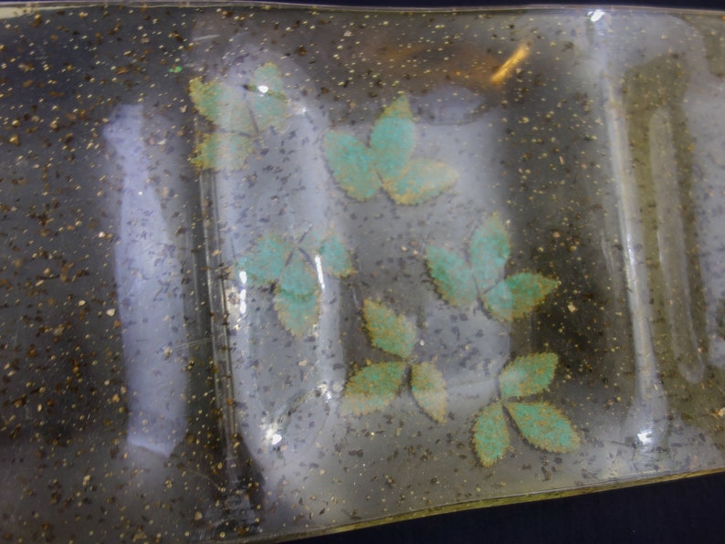 Vintage 60s lucite snack tray with gold flecks and leaves, clear rectangular MCM acrylic cocktail party platter with 3 sections compartments image 9