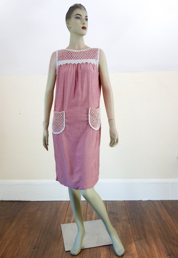 60s Pink Chambray Housedress with Crochet Pockets… - image 8