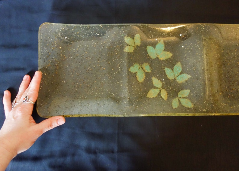 Vintage 60s lucite snack tray with gold flecks and leaves, clear rectangular MCM acrylic cocktail party platter with 3 sections compartments image 5