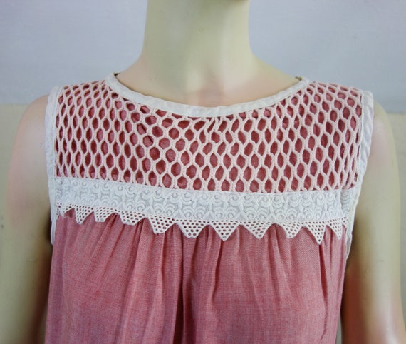 60s Pink Chambray Housedress with Crochet Pockets… - image 10