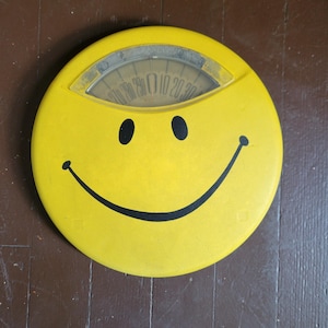 60s smiley face scale, vintage groovy hippie home decor, flower power bathroom