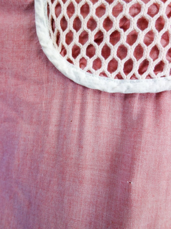 60s Pink Chambray Housedress with Crochet Pockets… - image 3