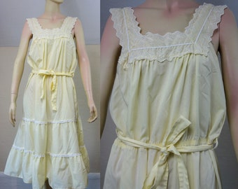 Vintage pastel yellow prairie sundress size medium, 70s cottagecore lightweight hippie tiered apron dress with lace, tie belt, elastic waist