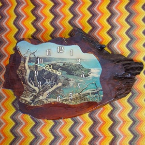 Vintage 70s live edge redwood slab clock w/ California coastal scene, 70s large burl wood rustic cabin decor resin hanging wall MCM battery