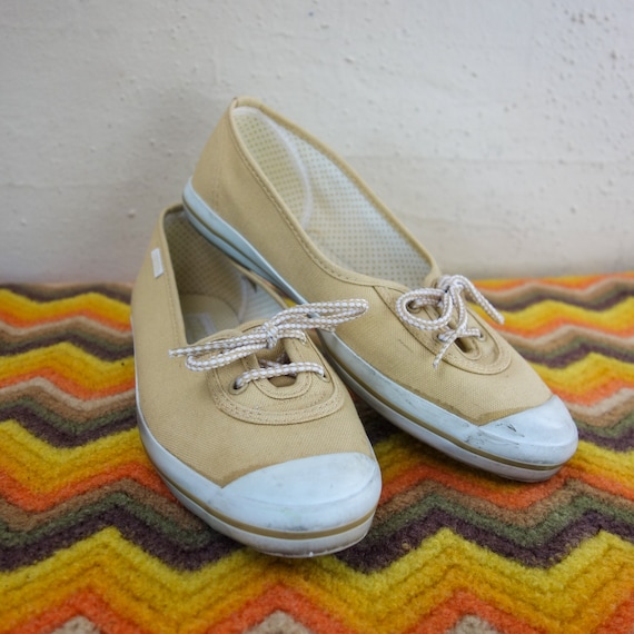 Narrow canvas shoes sale