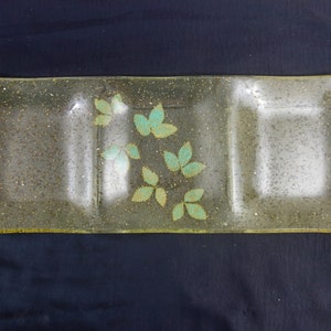 Vintage 60s lucite snack tray with gold flecks and leaves, clear rectangular MCM acrylic cocktail party platter with 3 sections compartments image 4